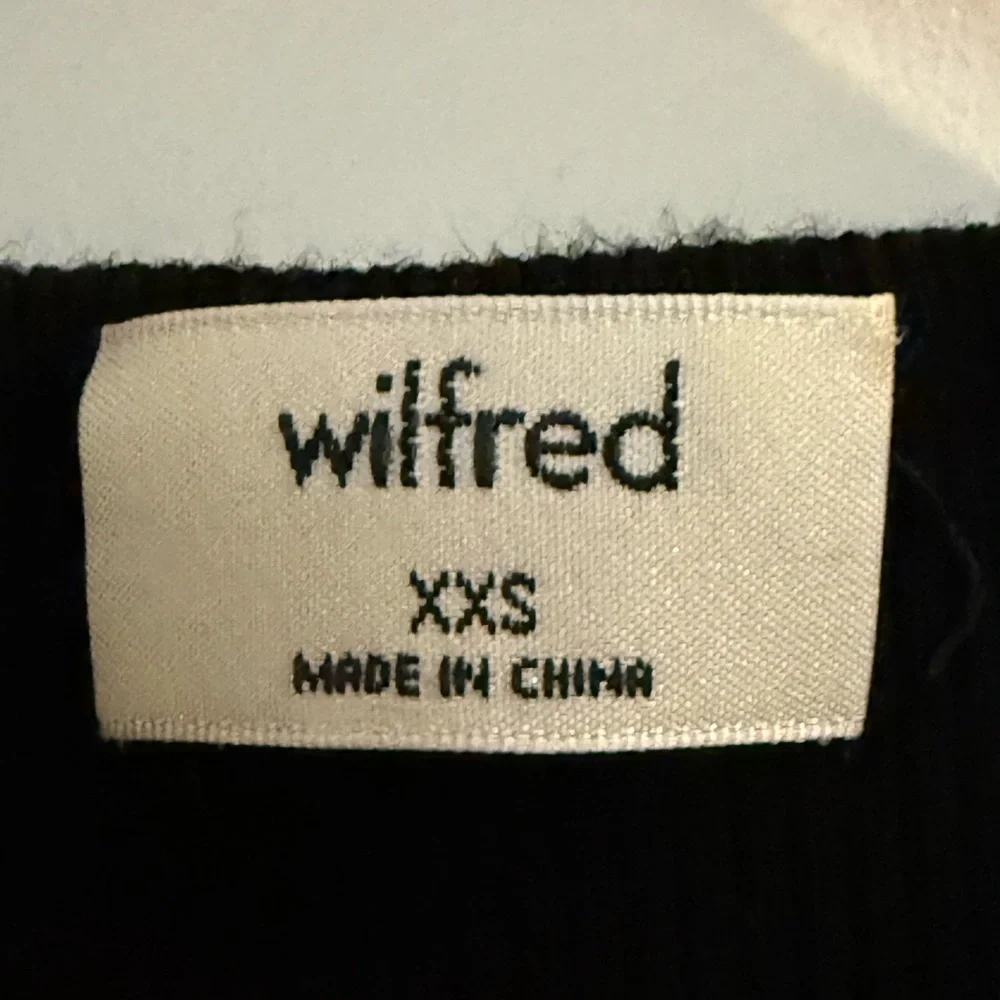 Aritzia Wilfred Yacine Cut-Out Knit Black Top XXS - Picture 9 of 11